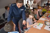 Uczą uchodźców bezpieczeństwa w Polsce. W Szelmencie służby mundurowe spotkały się z uchodźcami 