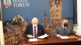 Toruń. Miasto  przekaże 925 tys. zł policji na dodatkowe patrole i zakup radiowozów
