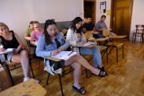 Tak Ukrainki uczą się polskiego w toruńskim "Łączniku". To miejsce tętni życiem!