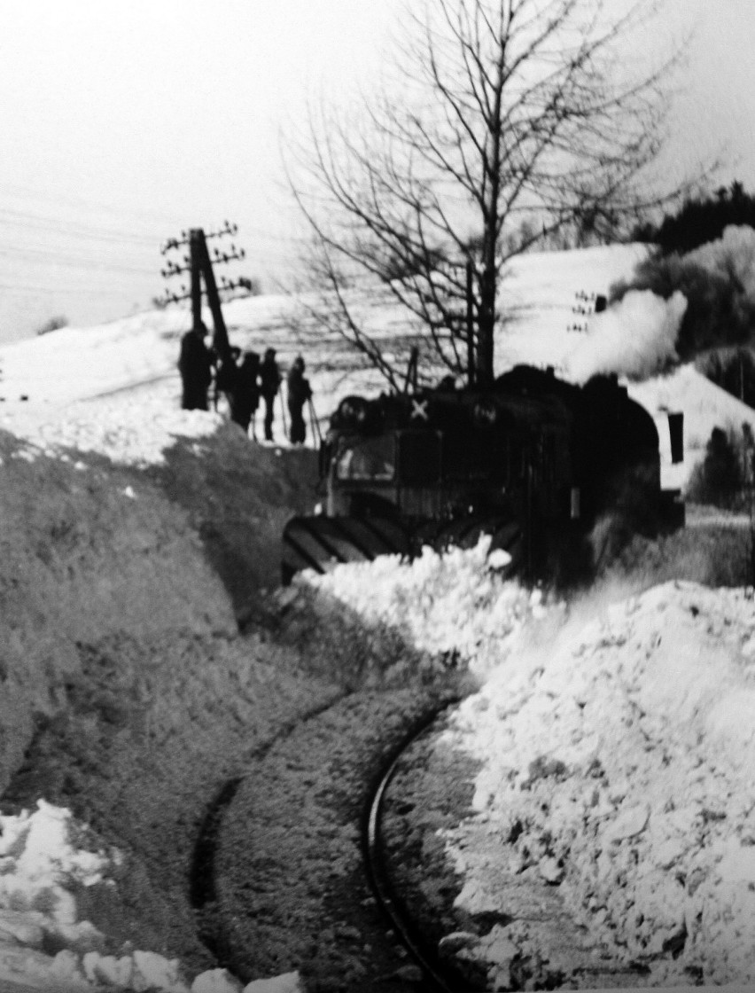 Wokół była wiosna, a pociąg utknął w śnieżnej zaspie. Kwiecień 1972 roku