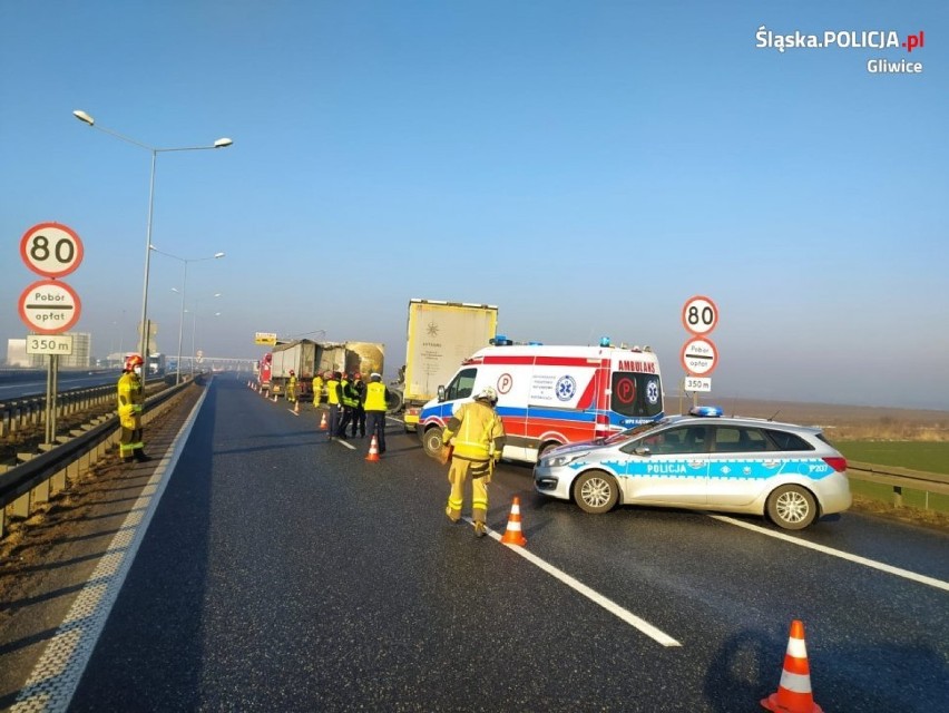 Utrudnienia na autostradzie A4 w Gliwicach. Przed bramkami doszło do wypadku z udziałem trzech ciężarówek