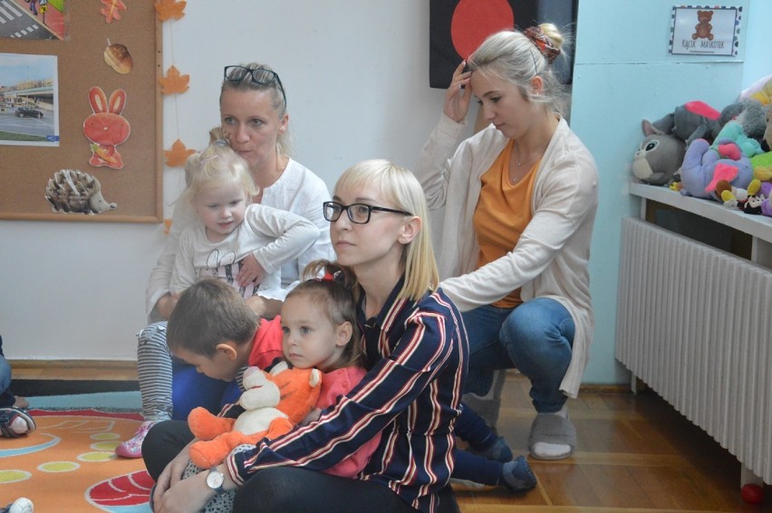 Piłkarze Chrobrego i Tygrysek odwiedzili dzieci z Przedszkola Jarzębinki [ZDJĘCIA]