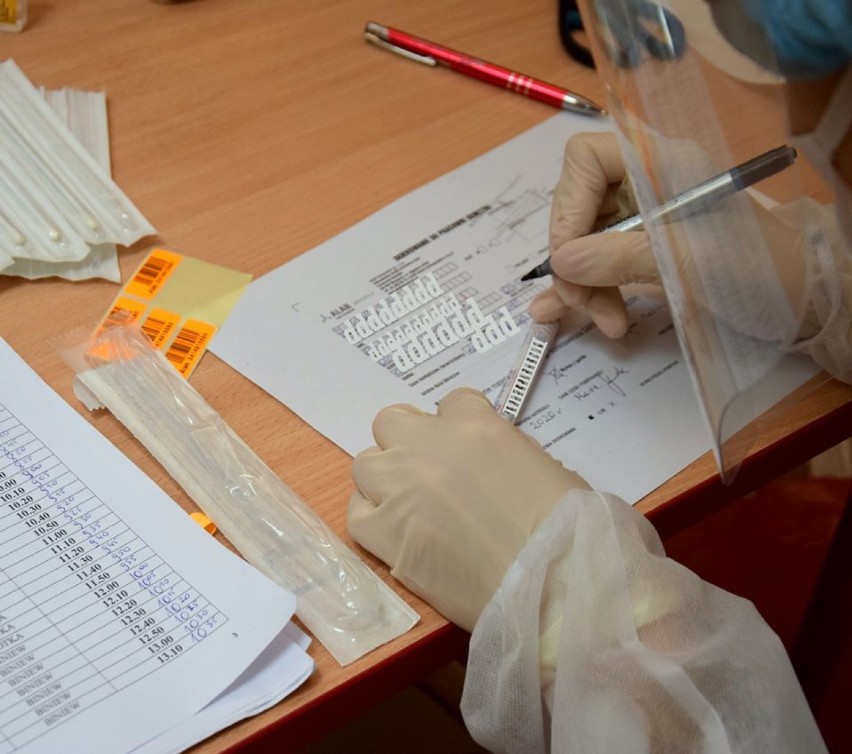 W gminie Ostrów Wielkopolski nauczyciele są badani na obecność koronawirusa