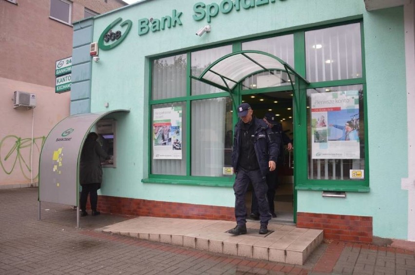 Napad na bank w Głogowie. Policja publikuje nagranie i prosi o pomoc