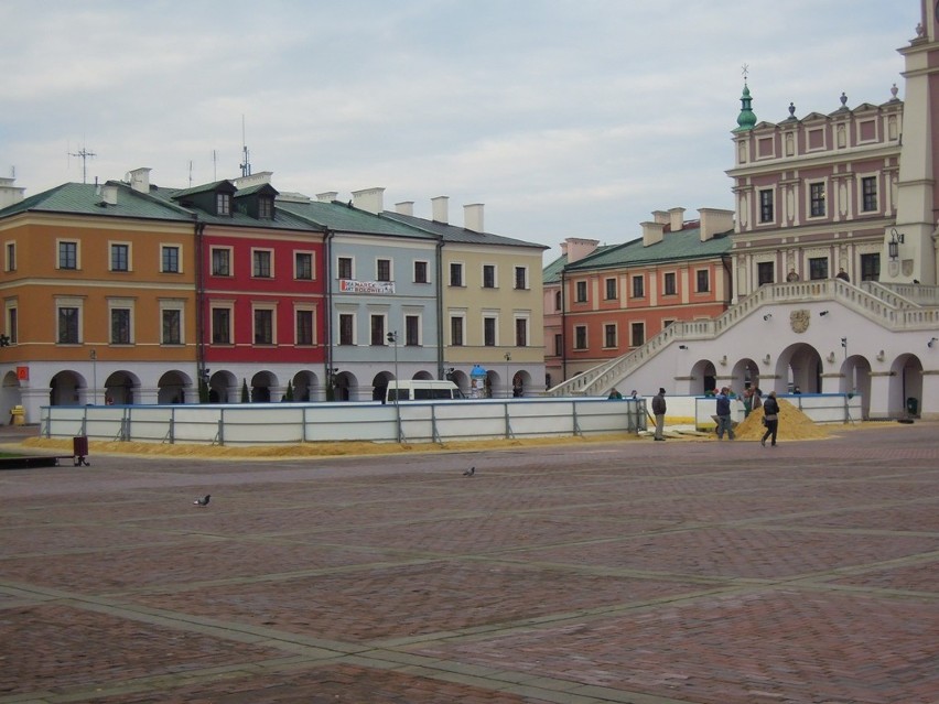 Rozkładają lodowisko w Zamościu. Będziemy się ślizgać na...