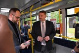 Mobilne kasowniki w autobusach MZK w Bielsku-Białej. Bilety można kupować kartą, zegarkiem, telefonem...