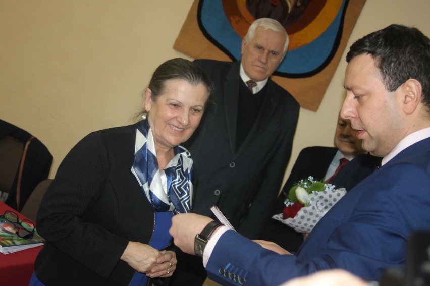 Minister Kultury odznaczył pracownicę biblioteki w Zdunach [ZDJĘCIA]