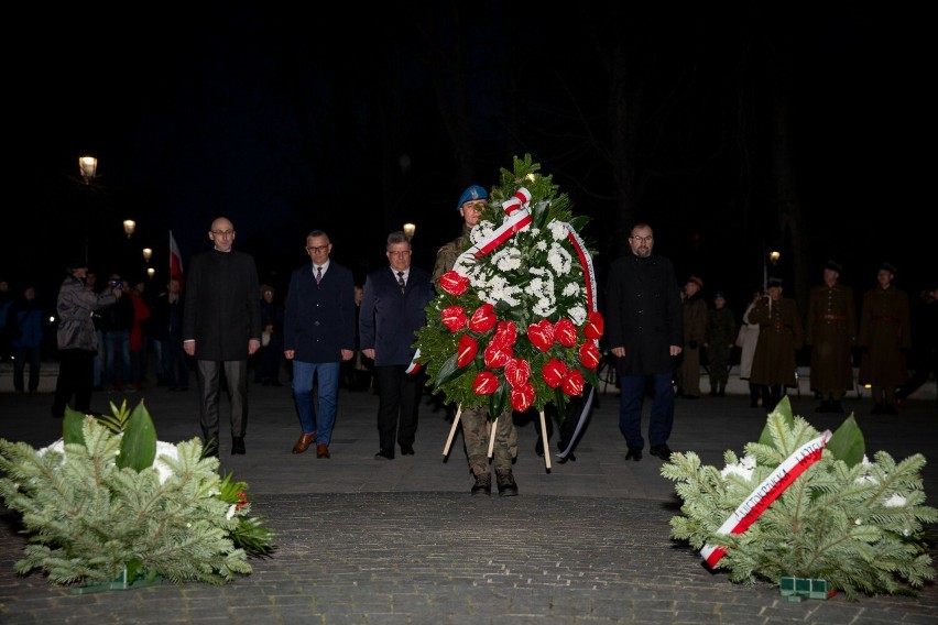 Pod pomnikiem Armii Krajowej w Kielcach przypomniano o bohaterstwie Żołnierzy Wyklętych. Zobacz zdjęcia