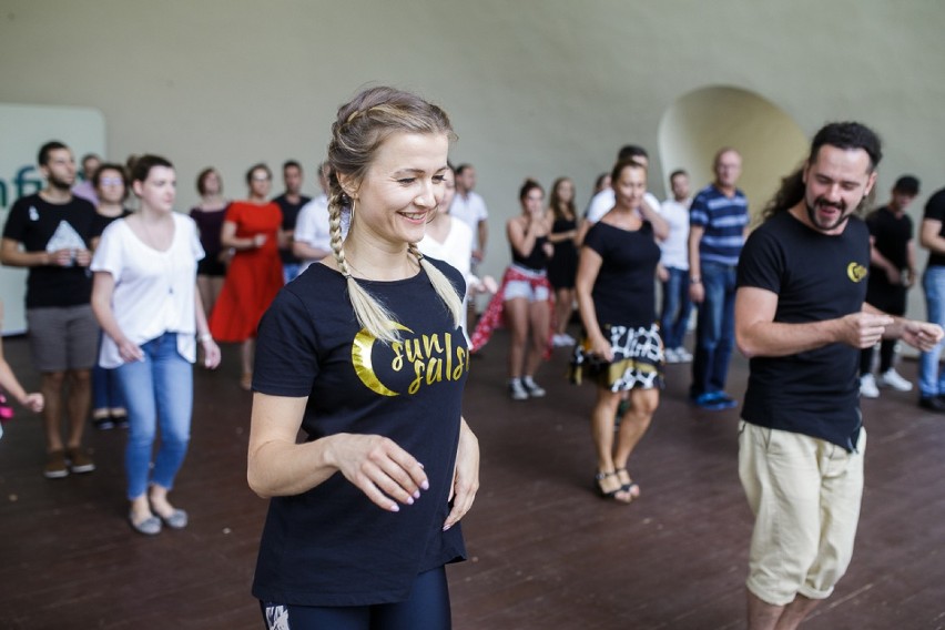 Lekcja tańca latynoskiego w Amfiq w Tarnowie [ZDJĘCIA]