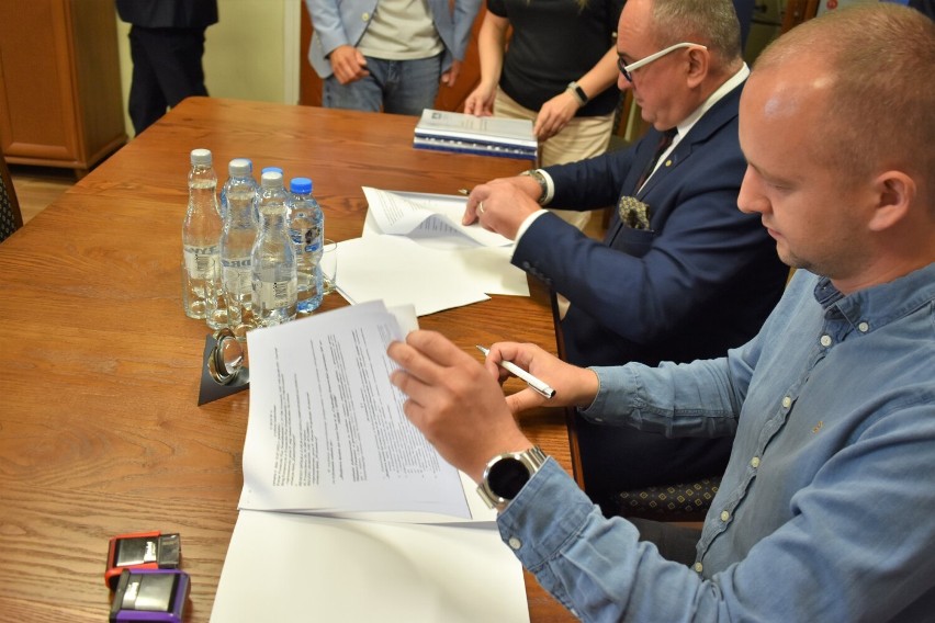 Podpisano umowę na budowę mostu na Sanie w Chałupkach Dusowskich w gminie Stubno koło Przemyśla [ZDJĘCIA]