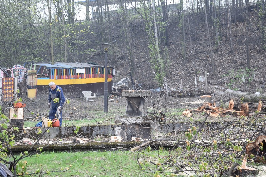 Wycięli park dawnego kina Hutnik na Paruszowcu