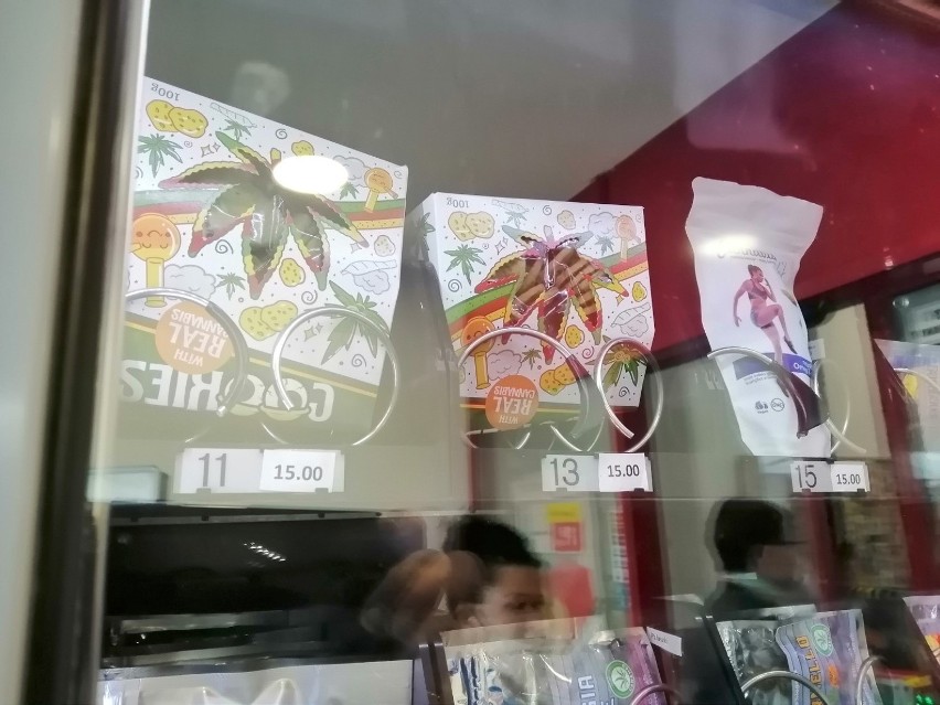 "Konopna maszyna" w Chodzieży: Automat z produktami z konopi budzi kontrowersje