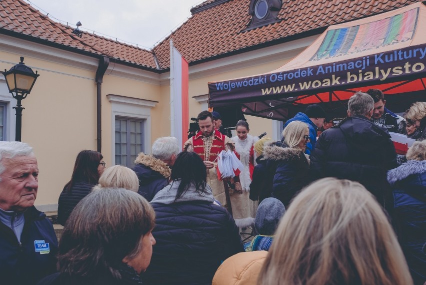 Kilkuset mieszkańców województwa zgromadziło się w...