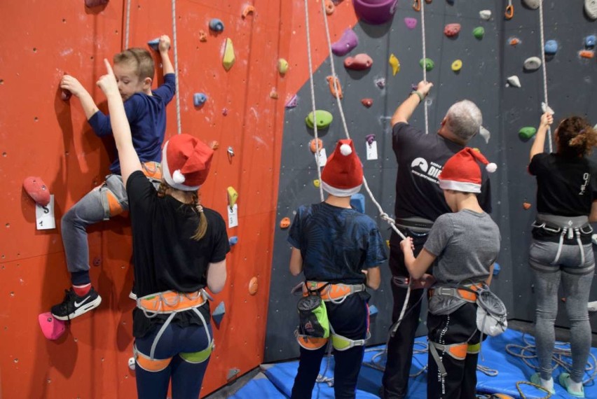 Mikołajkowe Zawody Wspinaczkowe w hali przy ul. Sportowej