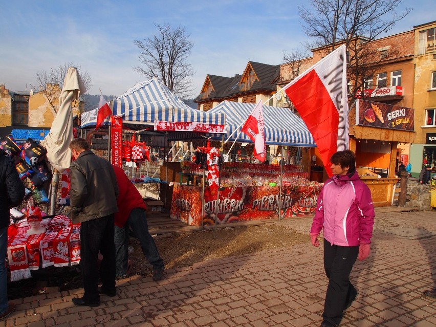 Zakopane: gorączka przed Pucharem Świata. Miasto robi się biało-czerwone 