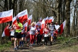 Na szczyt Cergowej. Biegiem, marszem, z biało-czerwoną flagą w ręku