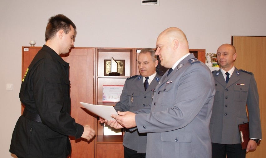 Ślubowanie nowego policjanta w KPP w Radomsku