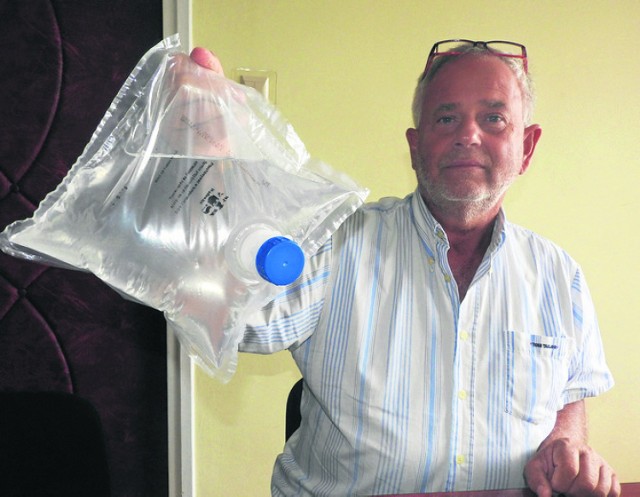 Prezes wadowickiego PWiK Alferd Karelus chętnie sprzeda wodę Tomicom
