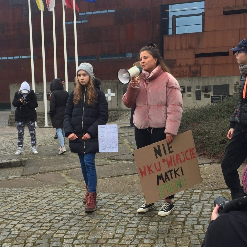 Młodzieżowy Strajk Klimatyczny na Placu Solidarności w...