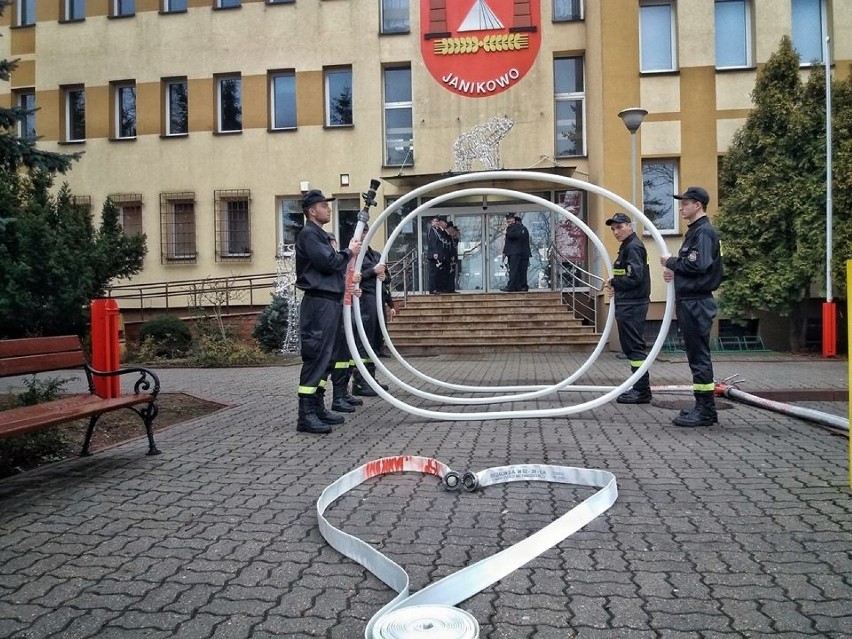 Piękną uroczystość zorganizowano przed Urzędem Miejskim w...