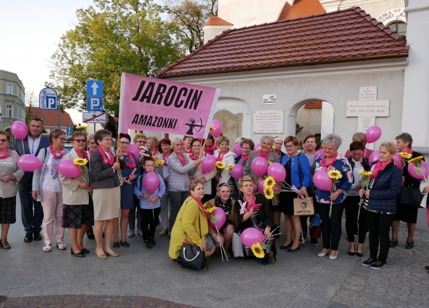 JAROCIN: Uświadamiały kobietom, jak ważna jest profilaktyka w wykrywaniu i leczeniu raka piersi [ZDJĘCIA]