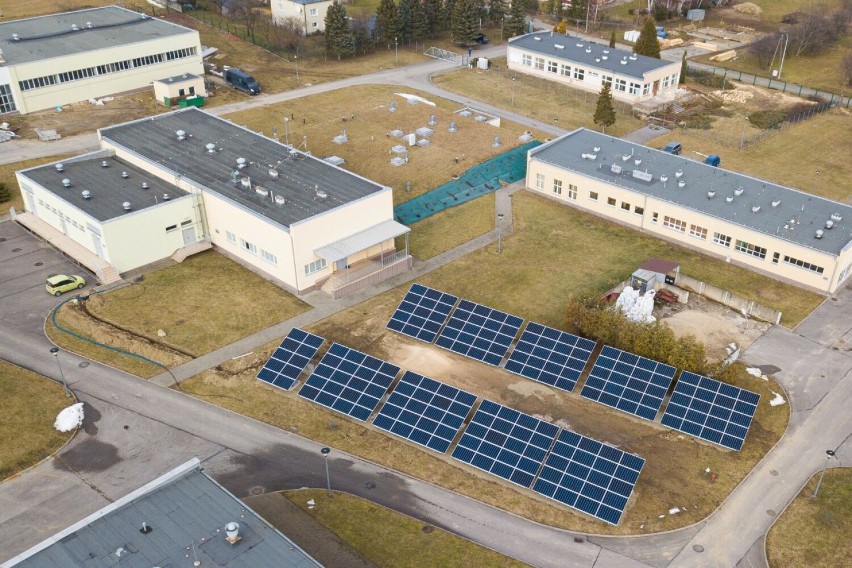 Instalacje fotowoltaiczne wytwarzają energię dla ujęć wody na Wisłoku, centrum odzysku odpadów i oczyszczalni w Krośnie [ZDJĘCIA]