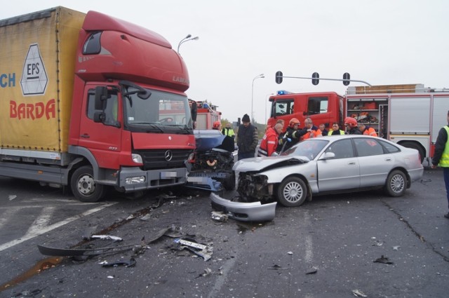 Radomsko: Poważny wypadek na skrzyżowaniu DK 1 i Brzeźnickiej