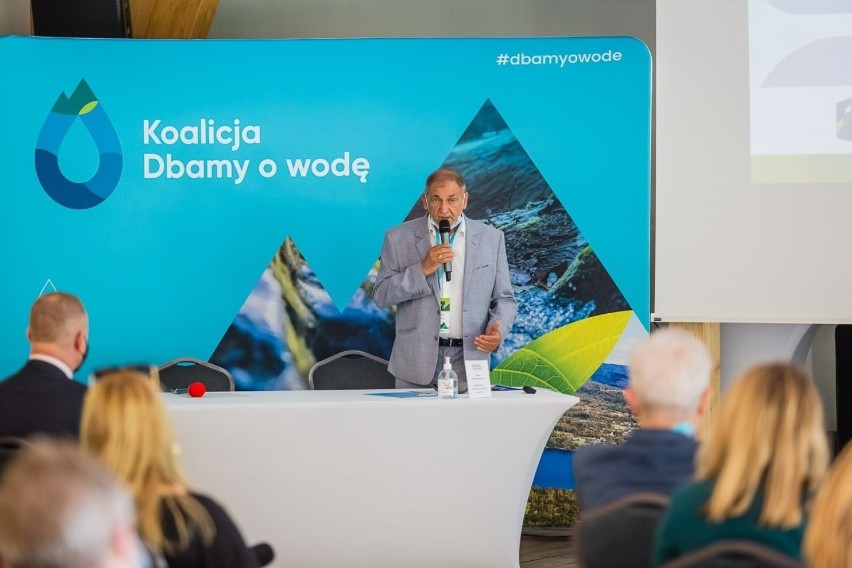 Burmistrz Żywca Antoni Szlagor podczas prezentacji raportu