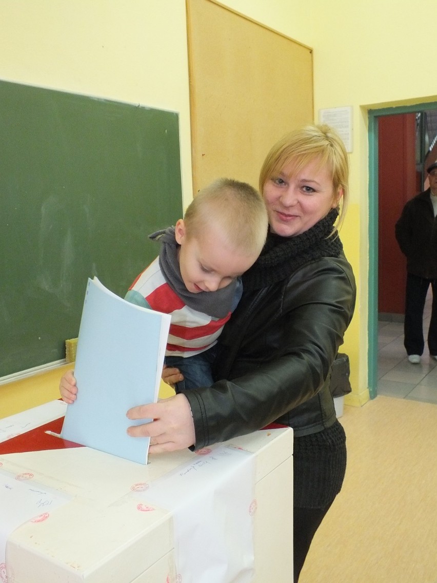 Wybory samorządowe 2014 w Bełchatowie. Zobacz, jak głosowali bełchatowianie ZDJĘCIA