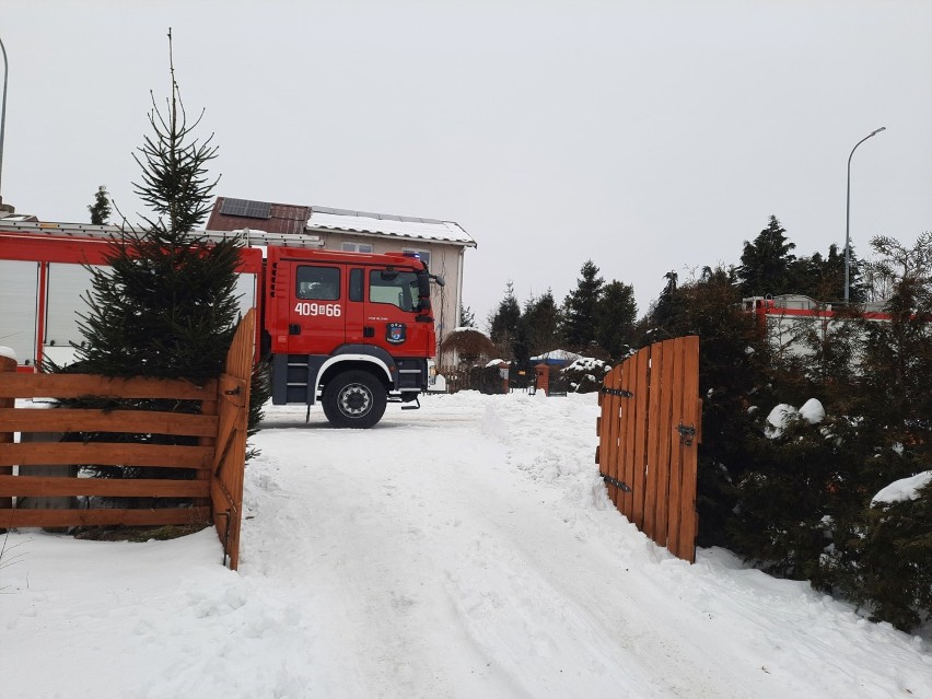 W gminie Trzebielino doszło do pożaru sadzy w kominie. Strażacy apelują: Wezwij kominiarza