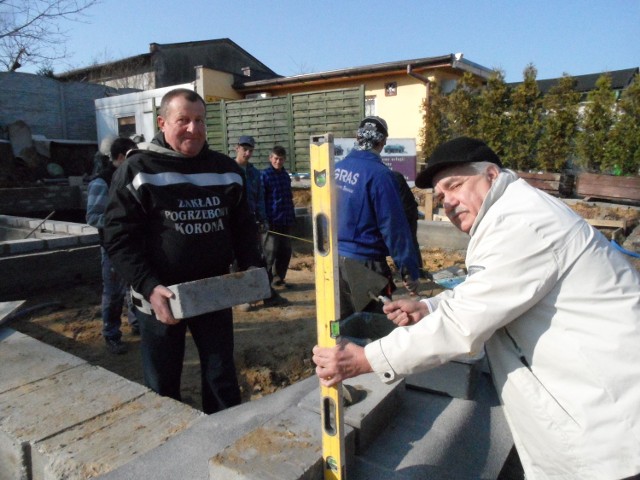 Kaplica będzie gotowa we wrześniu - mówi inwestor Kazimierz Mikołajek