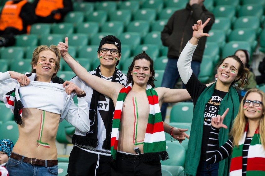 Legia Warszawa - Wisła Kraków. Zabawa na trybunach....