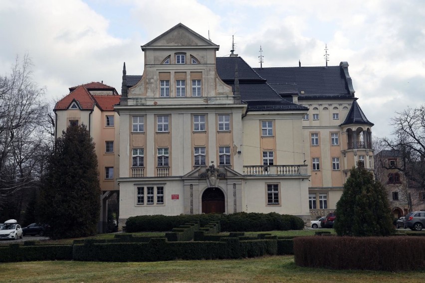 Pałac w Brenniku, gmina Ruja, wzniesiony w poł. XVIII w....