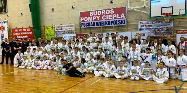 Sosnowiecki Klub Karate zdobył siedem medali w Pucharze Wielkopolski. 

Zobacz kolejne zdjęcia. Przesuń zdjęcia w prawo - wciśnij strzałkę lub przycisk NASTĘPNE