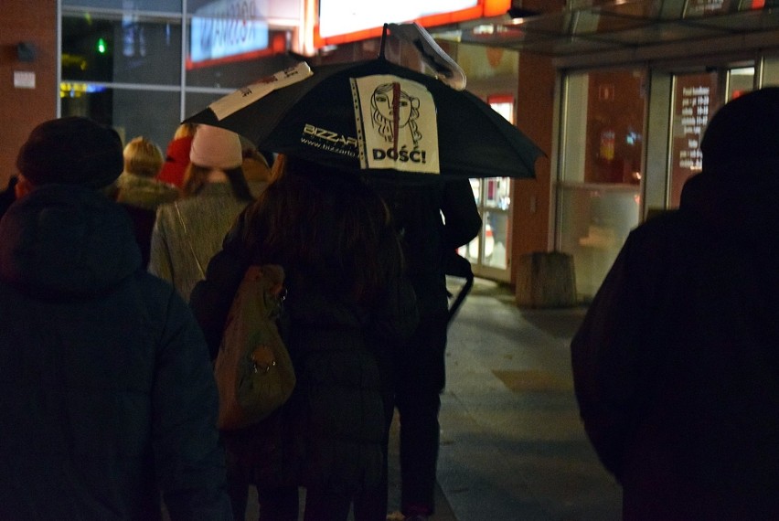 Protest kobiet w Stargardzie. Milczący marsz ulicą Wyszyńskiego