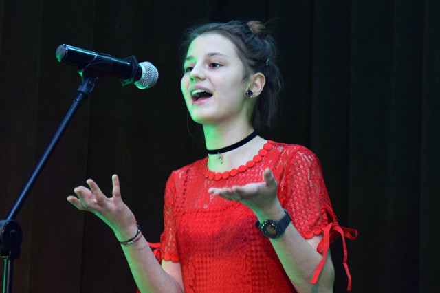Ponad 20 śpiewających nastolatków wykonywało utwory nieżyjących już twórców. Cały wieczór był dedykowany zmarłym w ostatnim czasie Zbigniewowi Wodeckiemu i Wojciechowi Młynarskiemu.