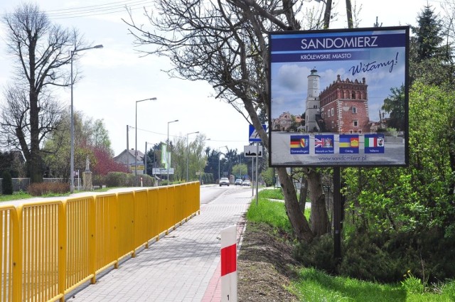 Takie tablice stanęły w pięciu punktach Sandomierza.
