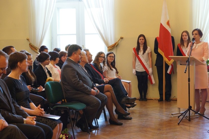 Maturzyści z Zespołu Szkół im. E. Sczanieckiej w Pniewach...