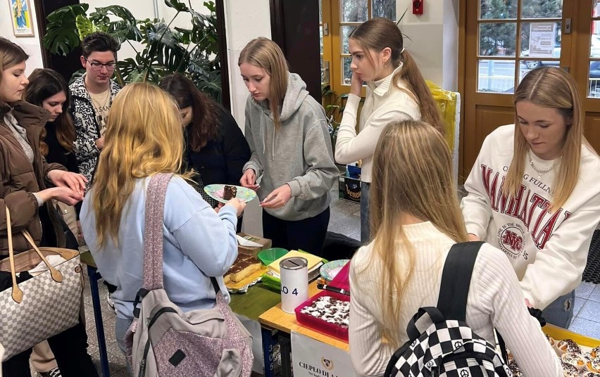 Licealiści z "Ronda" rozkręcają zbiórkę dla psiaków z Gorzowa