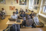 Dziennikarz z Francji uczy katowicką młodzież. W tle walka z dezinformacją