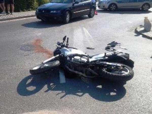 Wypadek w Firleju. Seat zderzył się z motocyklem.