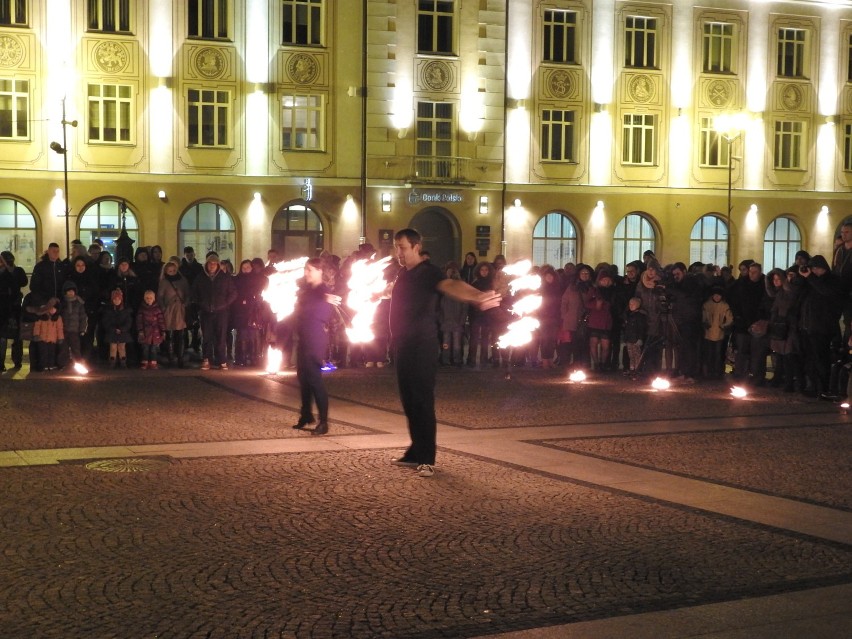 Piątkowe fireshow na Rynku Kościuszki