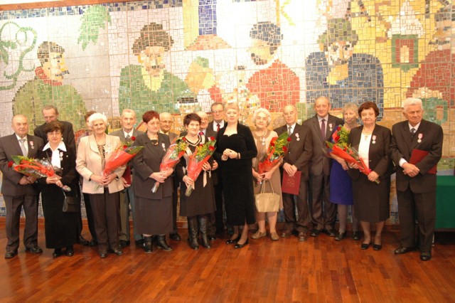Medale oraz pamiątkowe dyplomy otrzymało dziesięć par małżeńskich z Krasnegostawu