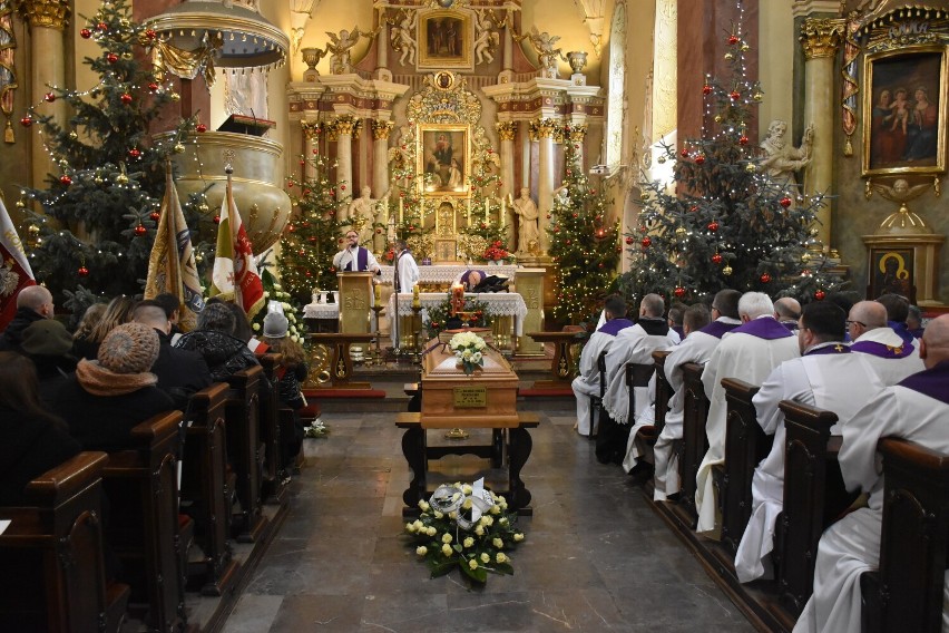 Pogrzeb ks. Włodzimierza Muszalskiego w kościele pw. Ścięcia...