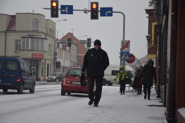 Wtorkowy poranek na ulicy Piłsudskiego w Kościanie