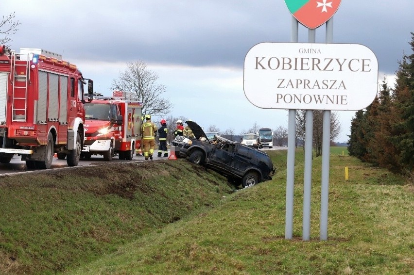 Młody kierowca forda poruszający się w stronę Świdnicy,...