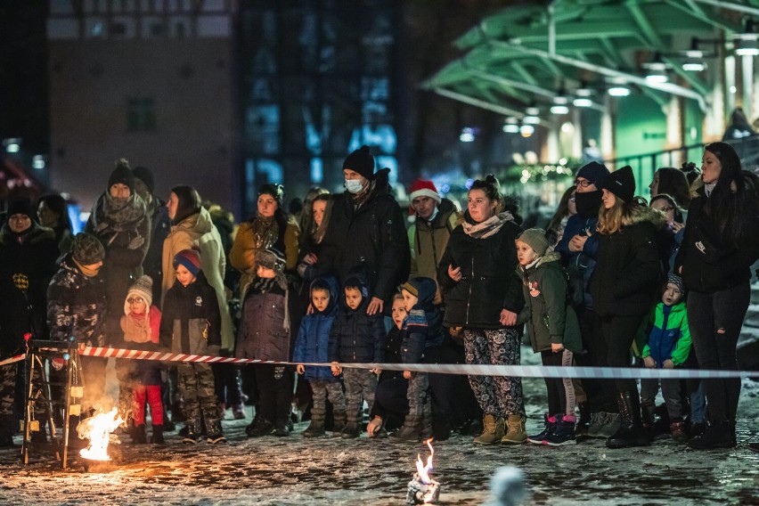 Pokaz ognia Smoków w Zalewie w Goleniowie. Świetne zdjęcia Justyny Grzybowskiej