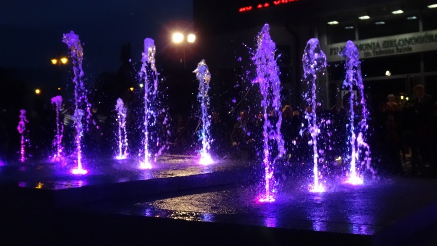 Grające fontanny na Placu Wielkopolskim [ZDJĘCIA]