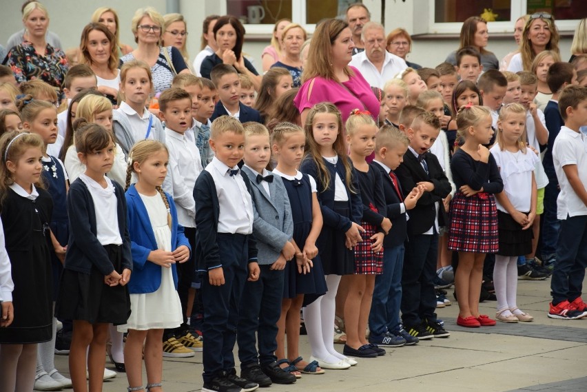 100 tysięcy opolskich uczniów rozpoczęło rok szkolny. W wielu szkołach to nie będą łatwe miesiące [wideo]