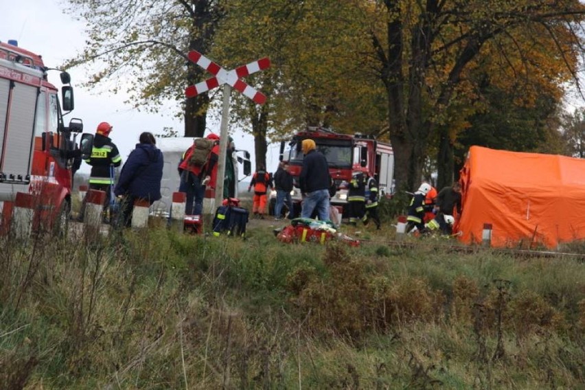 Człuchów. Kierowca śmieciarki, która wjechała na przejazd kolejowy w Nowym Gronowie z wyrokiem